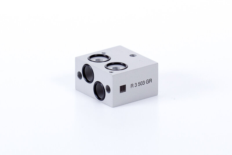 R 3 503 GR